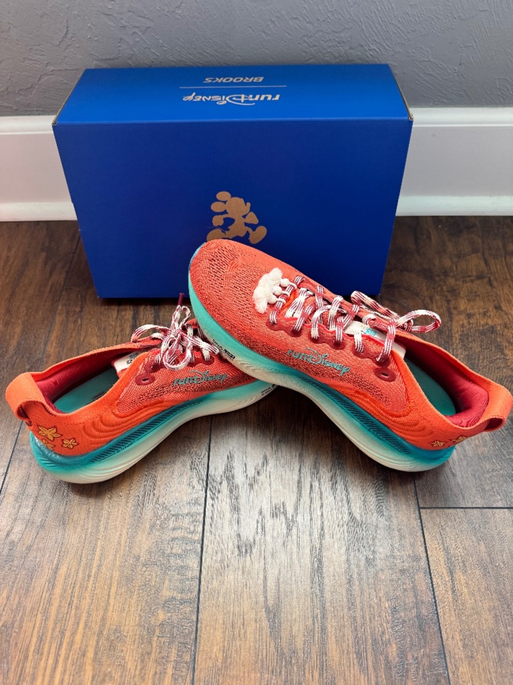 Brooks Moana Sneakers NWT Women’s 10